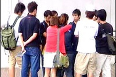 Du học sinh Singapore cũng khổ vì giá cả leo thang