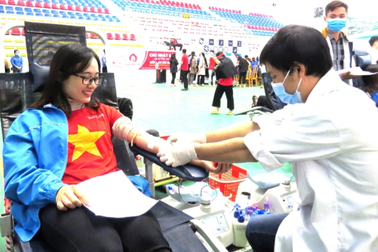 "Xin hãy cứu tôi"!