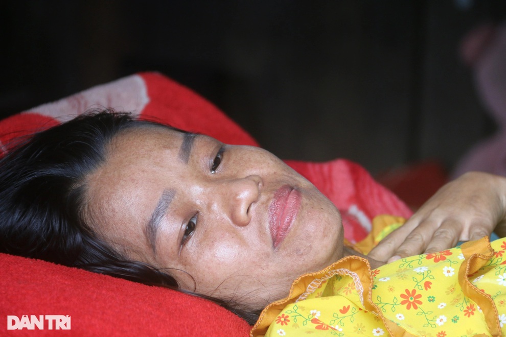 Không bố, mẹ thoi thóp đợi Không bố, mẹ thoi thóp đợi