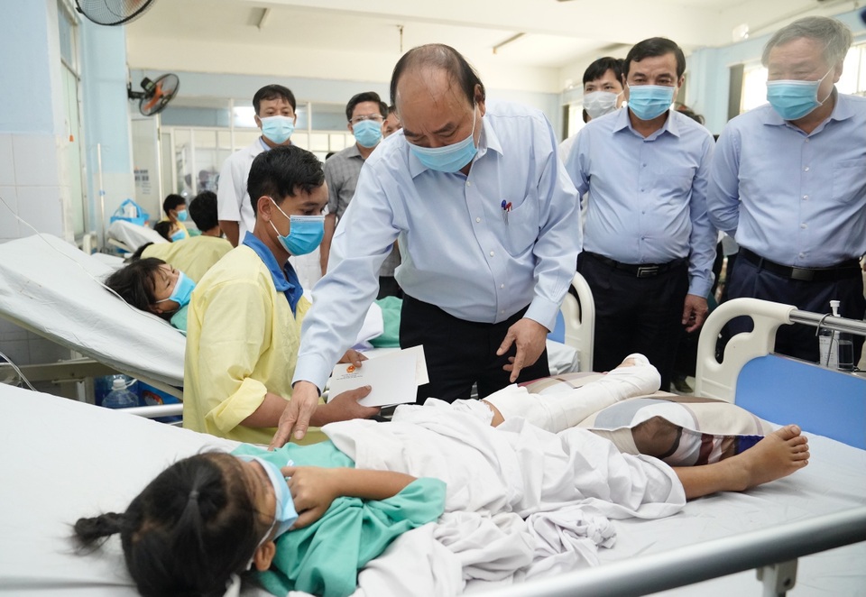 Thủ tướng hoan nghênh các nhà hảo tâm giúp đỡ bà con vùng bão lũ - 5 Thủ tướng hoan nghênh các nhà hảo tâm giúp đỡ bà con vùng bão lũ - 5
