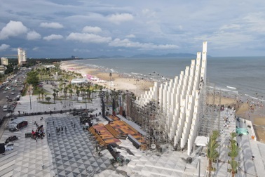 Vũng Tàu cấm khách tham quan bước lên dòng chữ thiêng liêng ở Đài Liệt sỹ