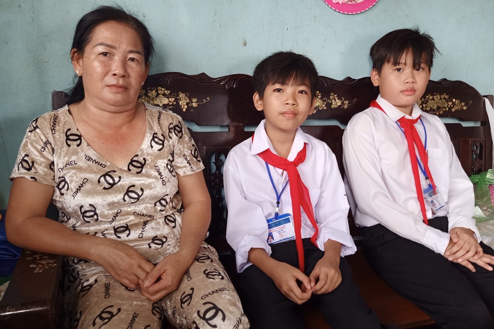 Người mẹ bệnh tim và 2 con mồ côi cha được bạn đọc Dân trí giúp gần 85 triệu đồng - 2