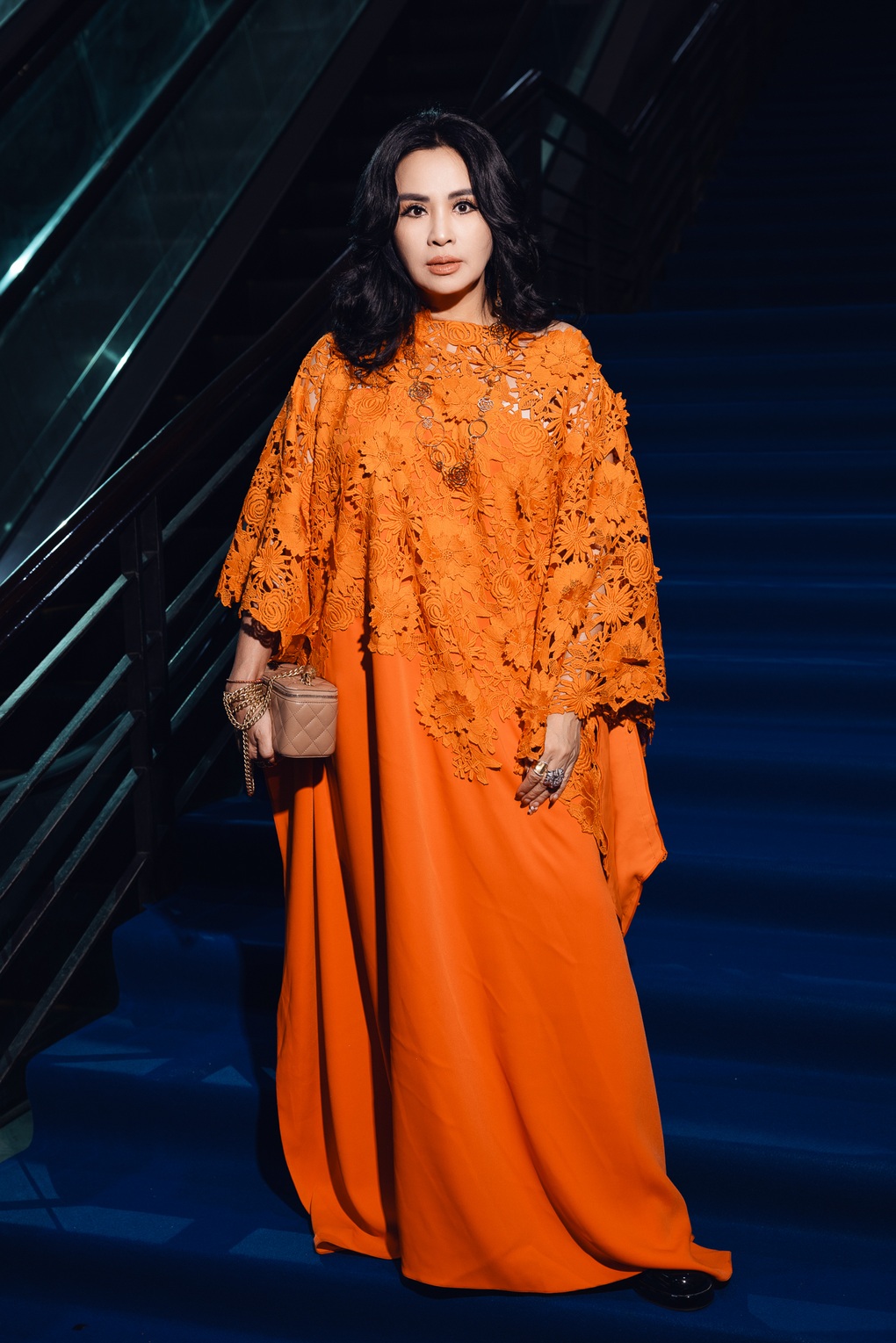 Lệ Quyên, Lý Nhã Kỳ khoe vai trần, đọ sắc trên thảm đỏ show thời trang - 9 Lệ Quyên, Lý Nhã Kỳ khoe vai trần, đọ sắc trên thảm đỏ show thời trang - 9