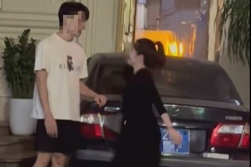 Nhà hát vạ lây từ vụ hai diễn viên bị đánh ghen: Hệ quả công lý đám đông - 1