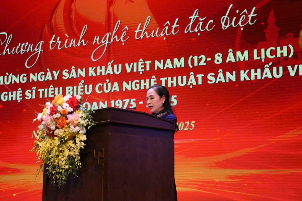 NSND Hương Dung, Thanh Tú được Hội Nghệ sĩ Sân khấu vinh danh - 2 NSND Hương Dung, Thanh Tú được Hội Nghệ sĩ Sân khấu vinh danh - 2