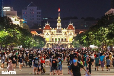 TPHCM có siết chặt kiểm soát khi dịch Covid-19 phức tạp trở lại?