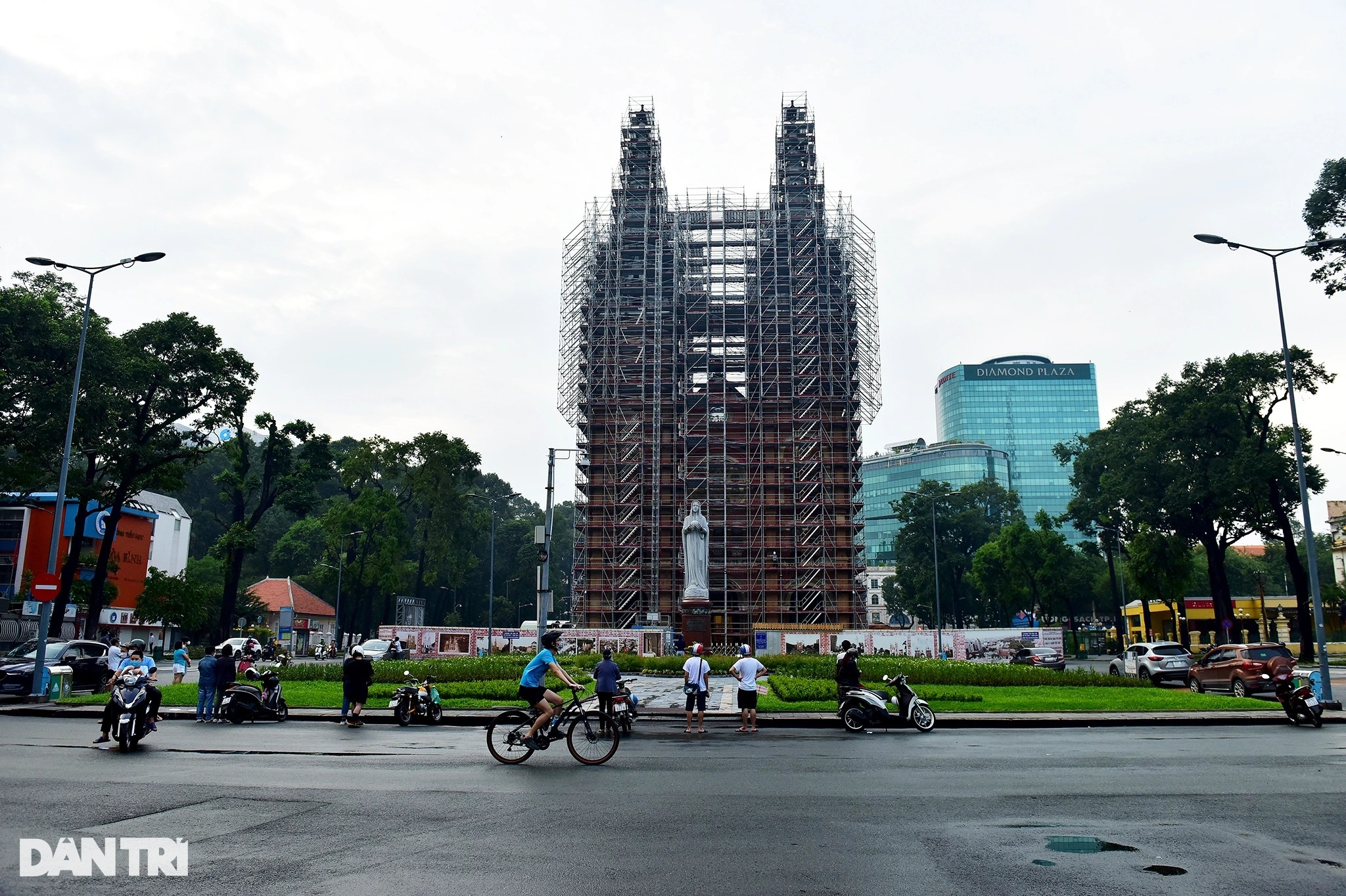 Người dân TPHCM tham quan các công trình.jpeg Người dân TPHCM tham quan các công trình.jpeg