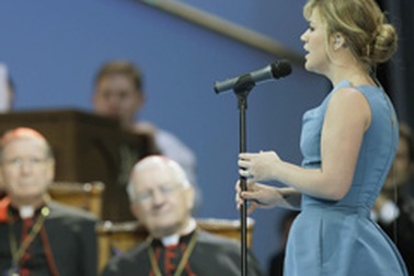 Kelly Clarkson được hát cho Giáo hoàng nghe