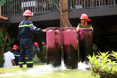 Nổ bình gas, hàng trăm thực khách hoảng loạn