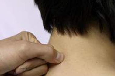 Xoa bóp phòng chống viêm họng mạn tính