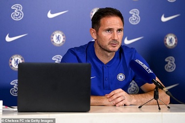 HLV Lampard bất ngờ gọi đồng nghiệp Jurgen Klopp là "đạo đức giả"