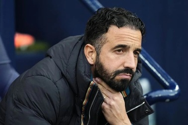 HLV Amorim “bơi trong tiền” nếu bị Man Utd sa thải