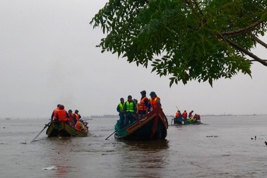 Thủ tướng tặng Bằng khen hàng trăm ngư dân đưa thuyền đi cứu người trong lũ
