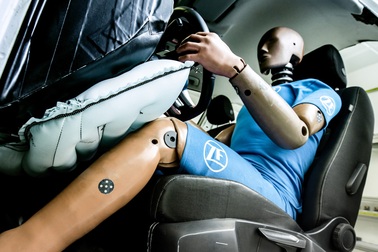 Mercedes-Benz triệu hồi GLC và CLA