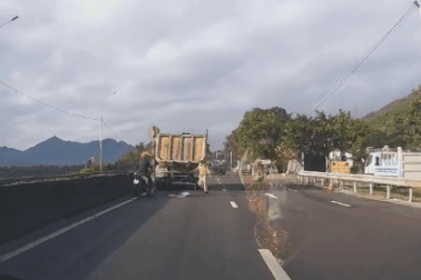 Xác minh đối tượng đi xe SH "thông chốt" cảnh sát giao thông