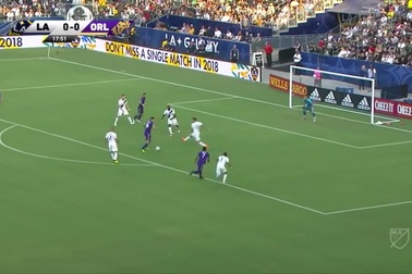 Lập hat-trick siêu đẳng, Ibrahimovic giúp LA Galaxy ngược dòng nghẹt thở