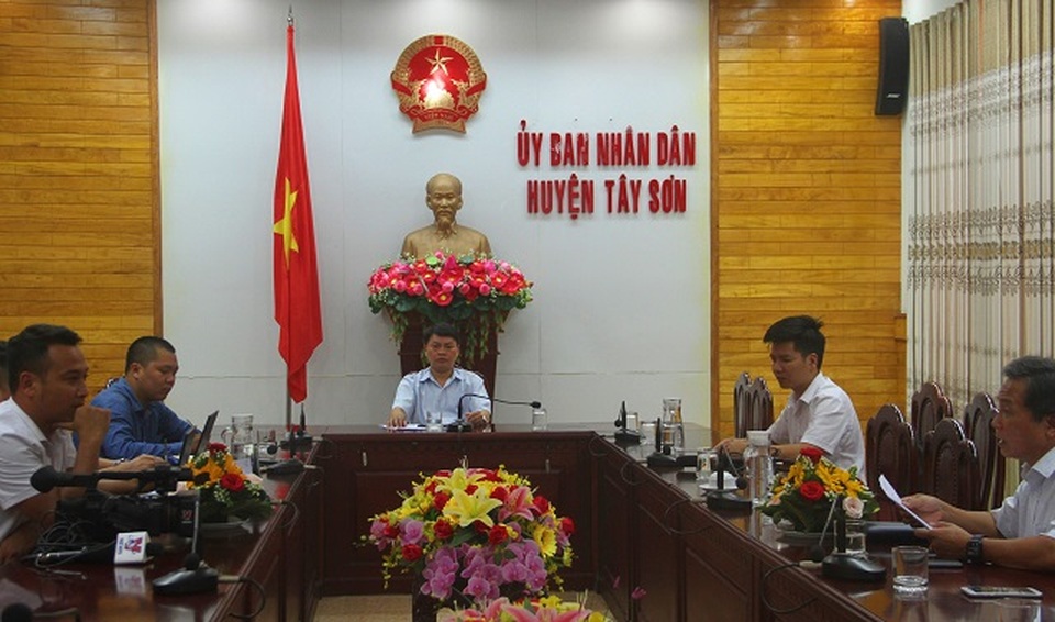 Lộ nguyên nhân ban đầu vụ hàng trăm người chung biểu hiện ngộ độc - 1 Lộ nguyên nhân ban đầu vụ hàng trăm người chung biểu hiện ngộ độc - 1