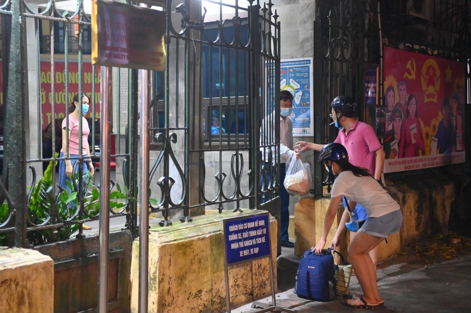 Bộ GTVT tạm phong tỏa để rà soát vì có cán bộ nghi mắc Covid-19 - 9 Bộ GTVT tạm phong tỏa để rà soát vì có cán bộ nghi mắc Covid-19 - 9