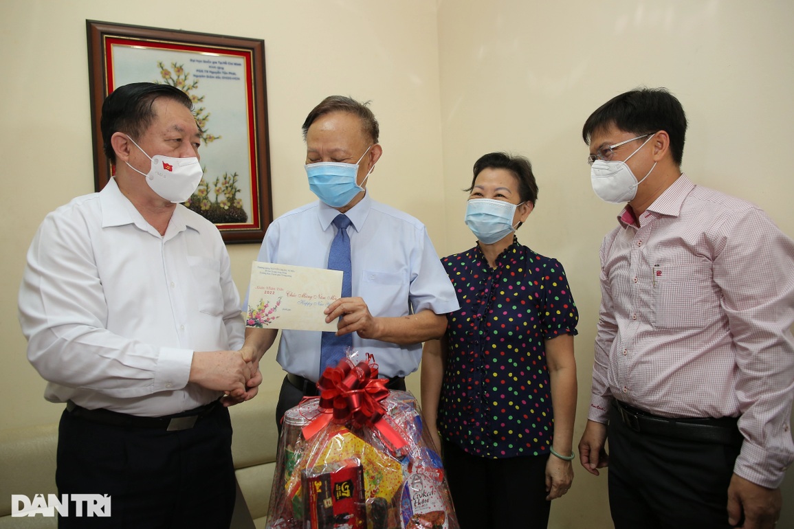Trưởng ban Tuyên giáo Trung ương thăm Công an TPHCM và gia đình chính sách - 8 Trưởng ban Tuyên giáo Trung ương thăm Công an TPHCM và gia đình chính sách - 8