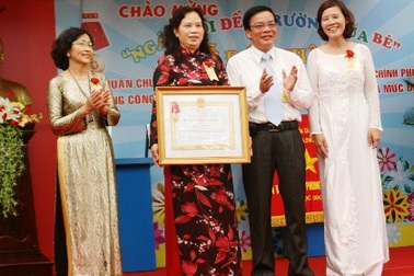 Trường Mầm non đầu tiên tại Huế nhận Huân chương Lao động hạng Nhất