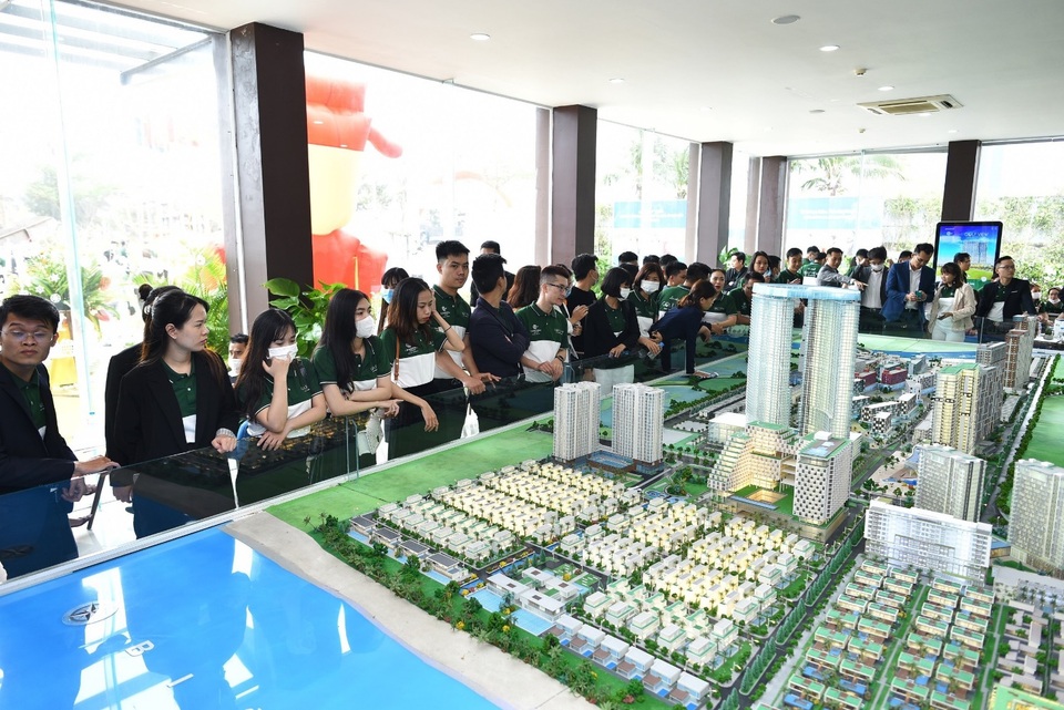 Tưng bừng khai trương Sales Gallery dự án Golf View Luxury Apartment Danang - 4 Tưng bừng khai trương Sales Gallery dự án Golf View Luxury Apartment Danang - 4