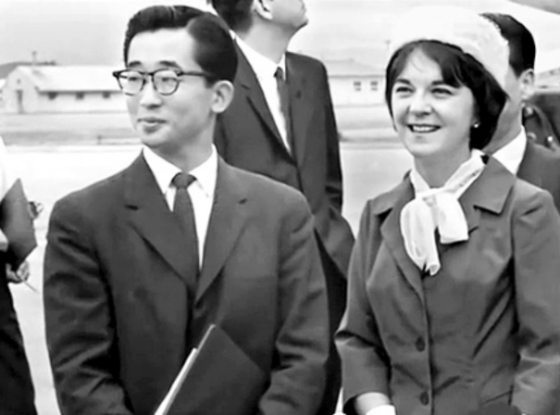 Chuyện tình buồn thảm của hoàng tử điển trai xứ Hàn và người vợ Mỹ - 2 Chuyện tình buồn thảm của hoàng tử điển trai xứ Hàn và người vợ Mỹ - 2