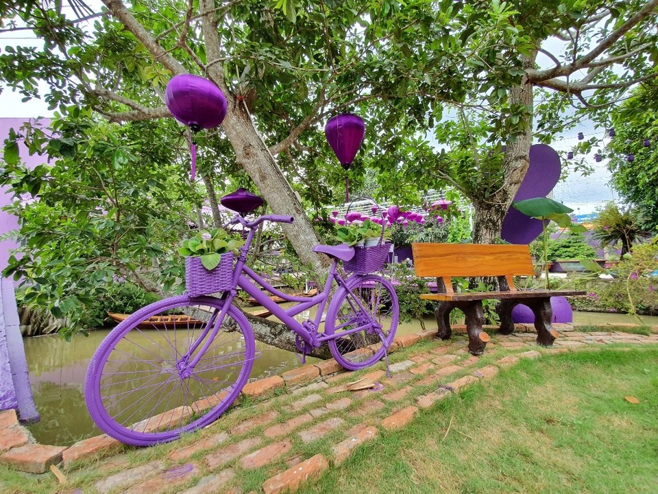 Căn nhà màu tím độc nhất miền Tây - 12 Căn nhà màu tím độc nhất miền Tây - 12