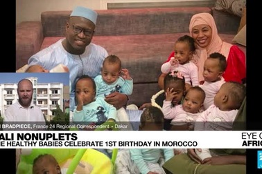 9 đứa trẻ sinh 9 đón sinh nhật một tuổi