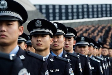 Giả câm suốt 12 năm để trốn cảnh sát, nghi phạm mất luôn khả năng nói