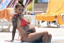 “Bà bầu” nóng bỏng khoe loạt hình xăm khủng