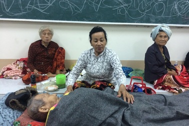 Cận cảnh cuộc sống của người dân tại nơi tạm trú tránh bão