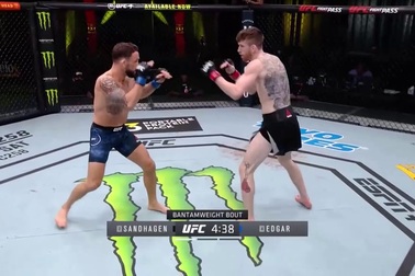 Cú ra đòn của Cory Sandhagen khiến Frankie Edgar mất trí nhớ