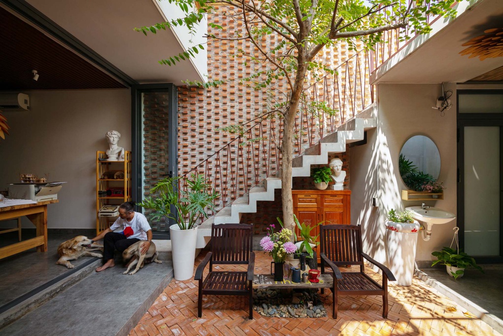 Độc đáo nhà 3 tầng không đổ sàn bê tông ở Bình Thuận, được báo Mỹ khen ngợi - 5 Độc đáo nhà 3 tầng không đổ sàn bê tông ở Bình Thuận, được báo Mỹ khen ngợi - 5