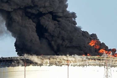 Pháp phá vỡ âm mưu chặt đầu binh sĩ 