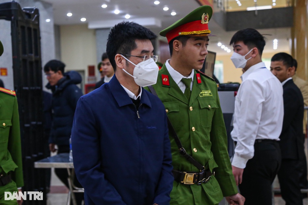 Cựu điều tra viên Hoàng Văn Hưng được đề nghị giảm án còn 20 năm tù - 1 Cựu điều tra viên Hoàng Văn Hưng được đề nghị giảm án còn 20 năm tù - 1
