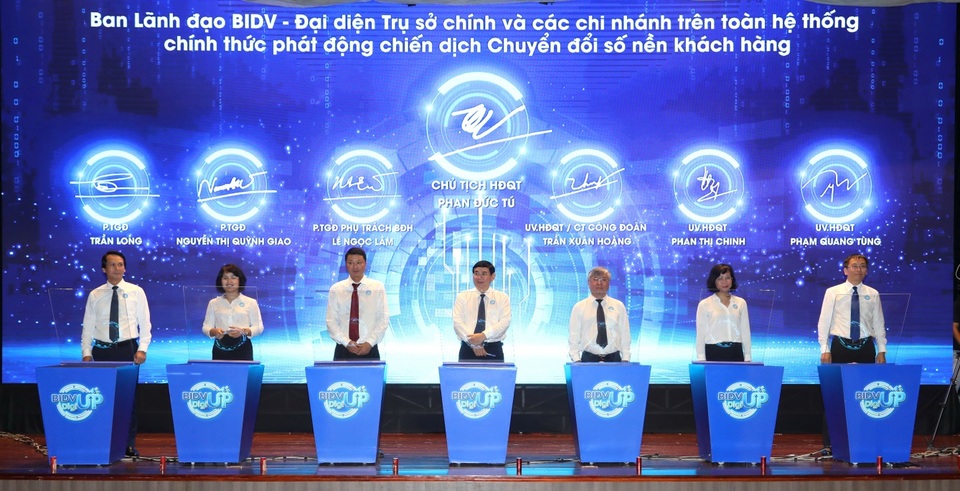 Đẩy mạnh chuyển đổi số, BIDV xác định: Lấy khách hàng là trung tâm - 1 Đẩy mạnh chuyển đổi số, BIDV xác định: Lấy khách hàng là trung tâm - 1