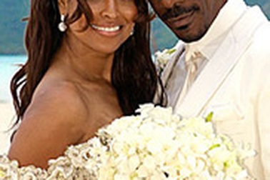 Eddie Murphy “trưng” ảnh cưới