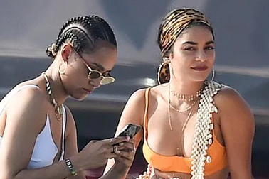 Vanessa Hudgens gợi cảm trong kỳ nghỉ tại Ý