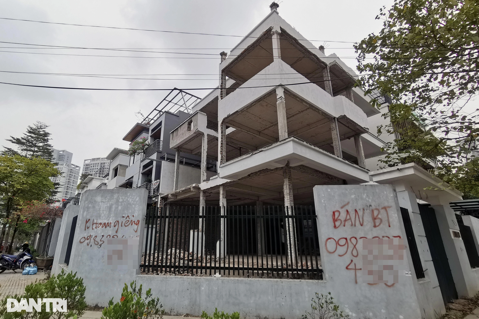 Biệt thự triệu USD ở Hà Nội dựng chuồng cọp như tập thể cũ - 10 Biệt thự triệu USD ở Hà Nội dựng chuồng cọp như tập thể cũ - 10