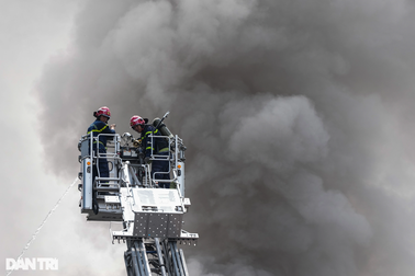 Toàn cảnh vụ cháy quán bar gần chợ Bến Thành