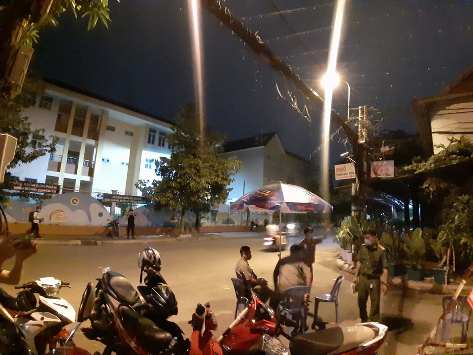 TPHCM: Phong tỏa một tuyến đường vì có người nghi nhiễm Covid-19 - 4 TPHCM: Phong tỏa một tuyến đường vì có người nghi nhiễm Covid-19 - 4