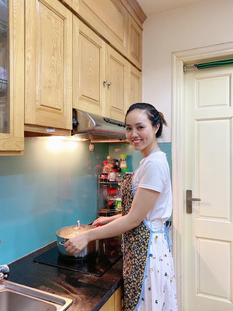 Không chỉ xinh đẹp, bạn gái NSND Công Lý còn nấu ăn khéo léo - 2 Không chỉ xinh đẹp, bạn gái NSND Công Lý còn nấu ăn khéo léo - 2