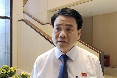 Chủ tịch Hà Nội yêu cầu xác minh tàu công an trong clip cát tặc lộng hành