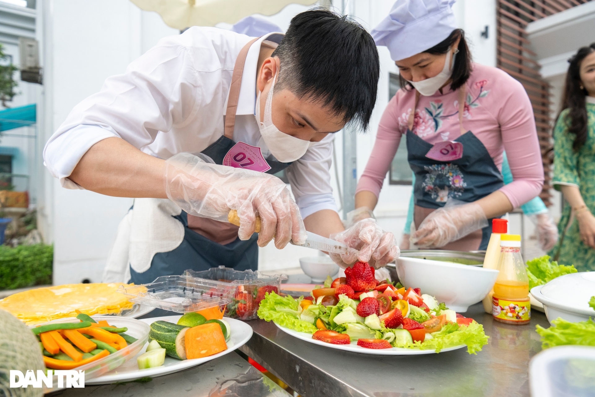 Chiến sĩ Cảnh sát cơ động trổ tài nấu ăn mừng Ngày Quốc tế Phụ nữ 8/3 - 7 Chiến sĩ Cảnh sát cơ động trổ tài nấu ăn mừng Ngày Quốc tế Phụ nữ 8/3 - 7