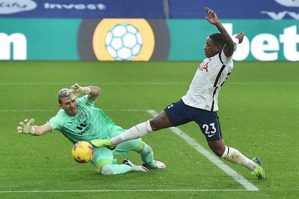 Tottenham đánh rơi điểm trên sân Crystal Palace - 1