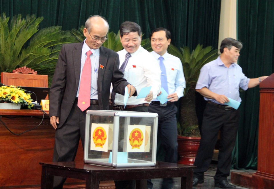 Ông Trần Hữu Thế được bầu làm Chủ tịch tỉnh Phú Yên - 3 Ông Trần Hữu Thế được bầu làm Chủ tịch tỉnh Phú Yên - 3