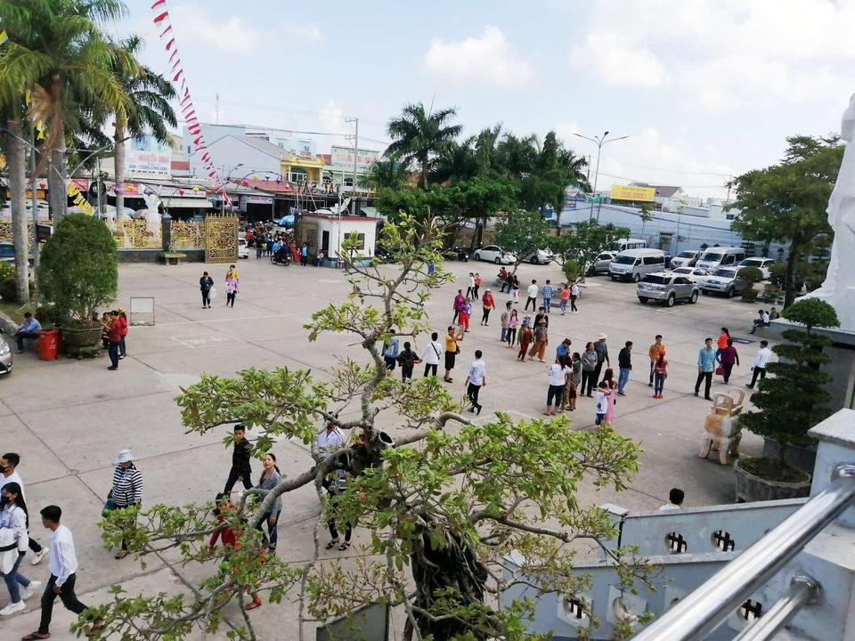 Bạc Liêu: Du khách tấp nập về Thánh đường lớn nhất ĐBSCL ngày đầu năm - 1 Bạc Liêu: Du khách tấp nập về Thánh đường lớn nhất ĐBSCL ngày đầu năm - 1