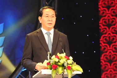 Chủ tịch nước: “Nhà báo không uốn cong ngòi bút trước cám dỗ, tiêu cực”
