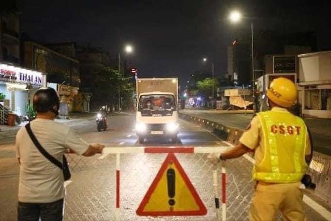 TP.HCM tạm dừng hoạt động các chốt, trạm kiểm dịch phòng, chống dịch Covid-19 - Ảnh 1.