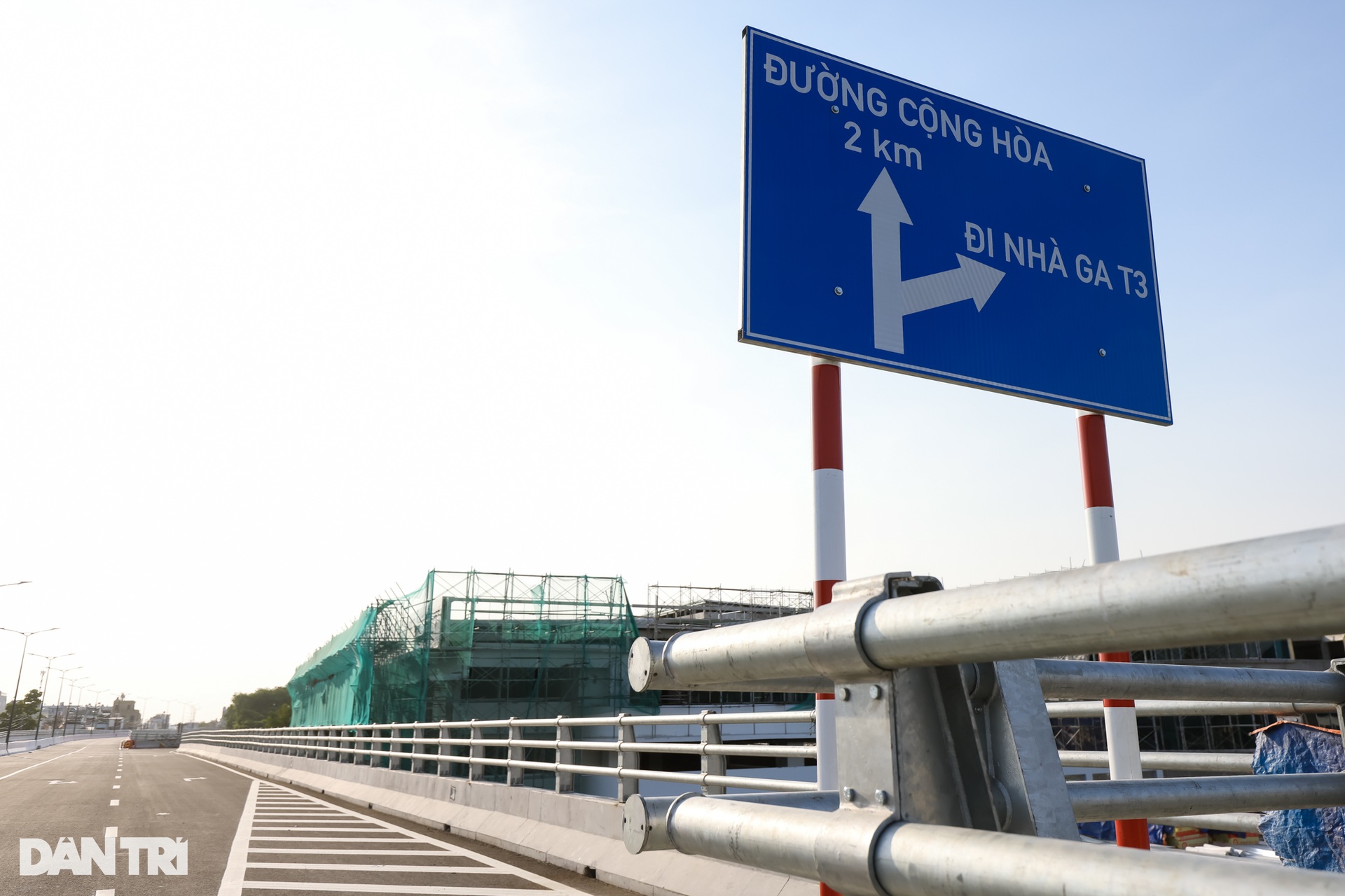 Cầu vượt nhà ga T3 sân bay Tân Sơn Nhất trước ngày thông xe - 4 Cầu vượt nhà ga T3 sân bay Tân Sơn Nhất trước ngày thông xe - 4